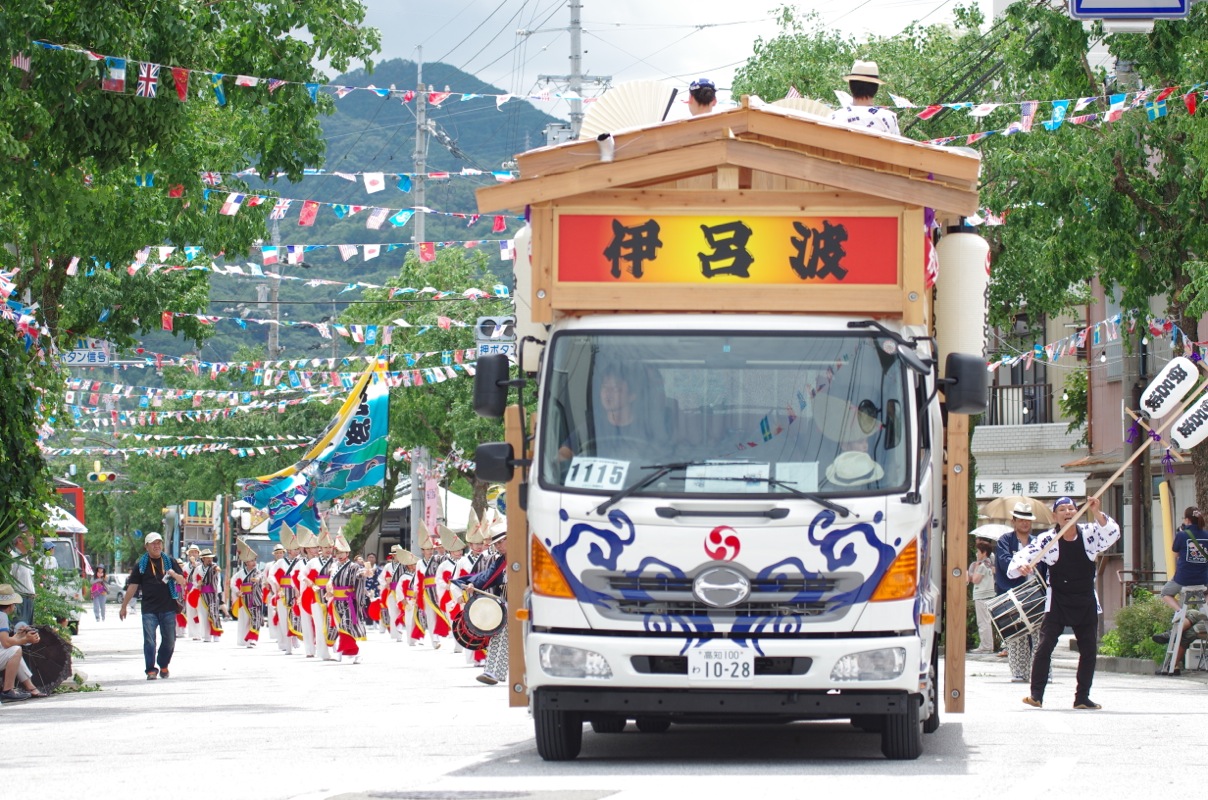 高知よさこい２０１４本番一日目その４（備中岡山伊呂波）_a0009554_23435117.jpg