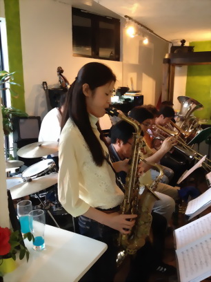 尾崎佳奈子さんのライブの紹介です Utojazz