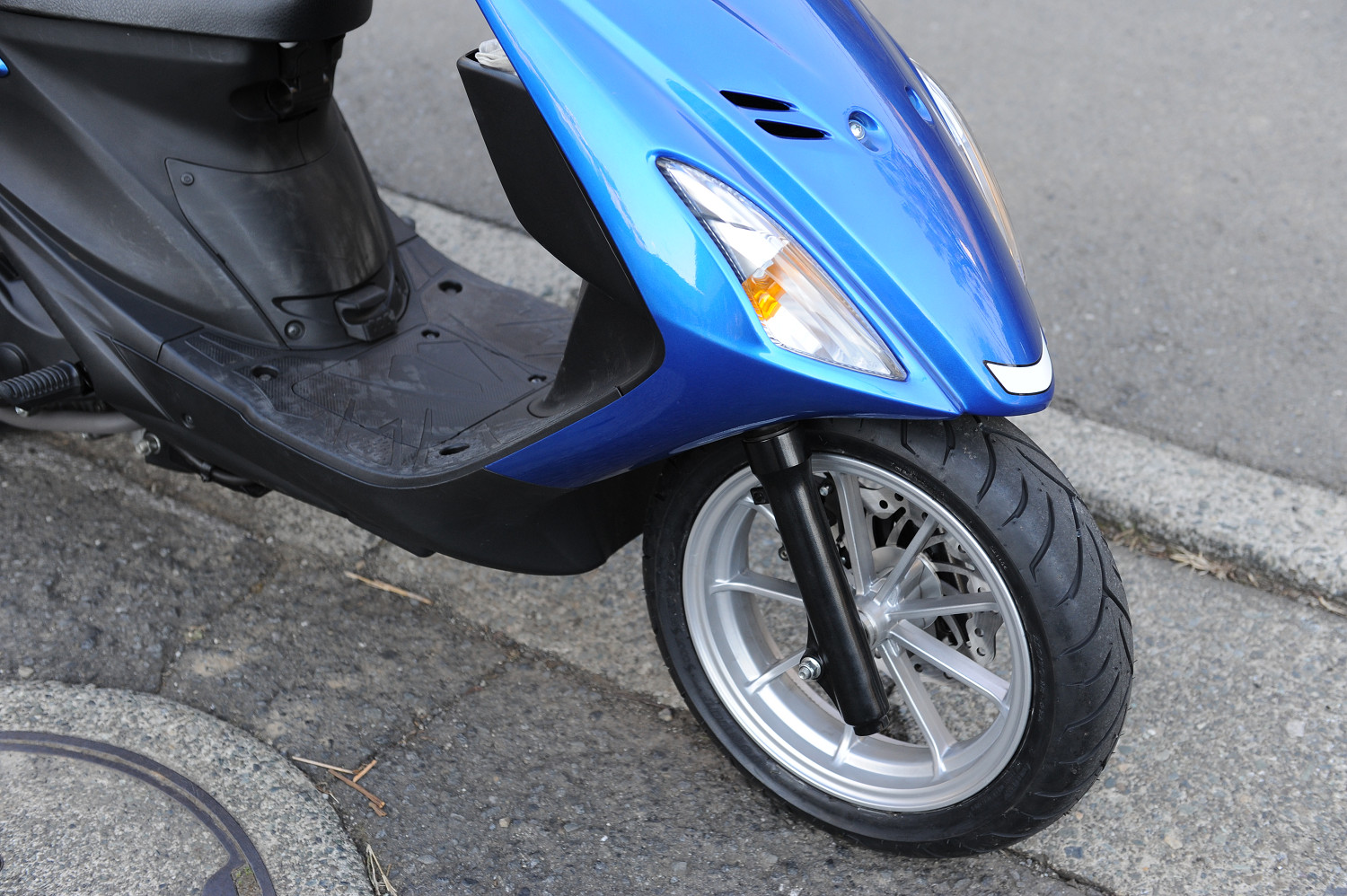 2012年2月はフロントも12インチにしました。 : アドレスV125Sの写真