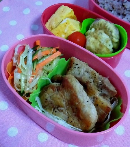 サラ弁＆お嬢の夢応援弁当。。。トンテキ弁当_a0211008_22302836.jpg