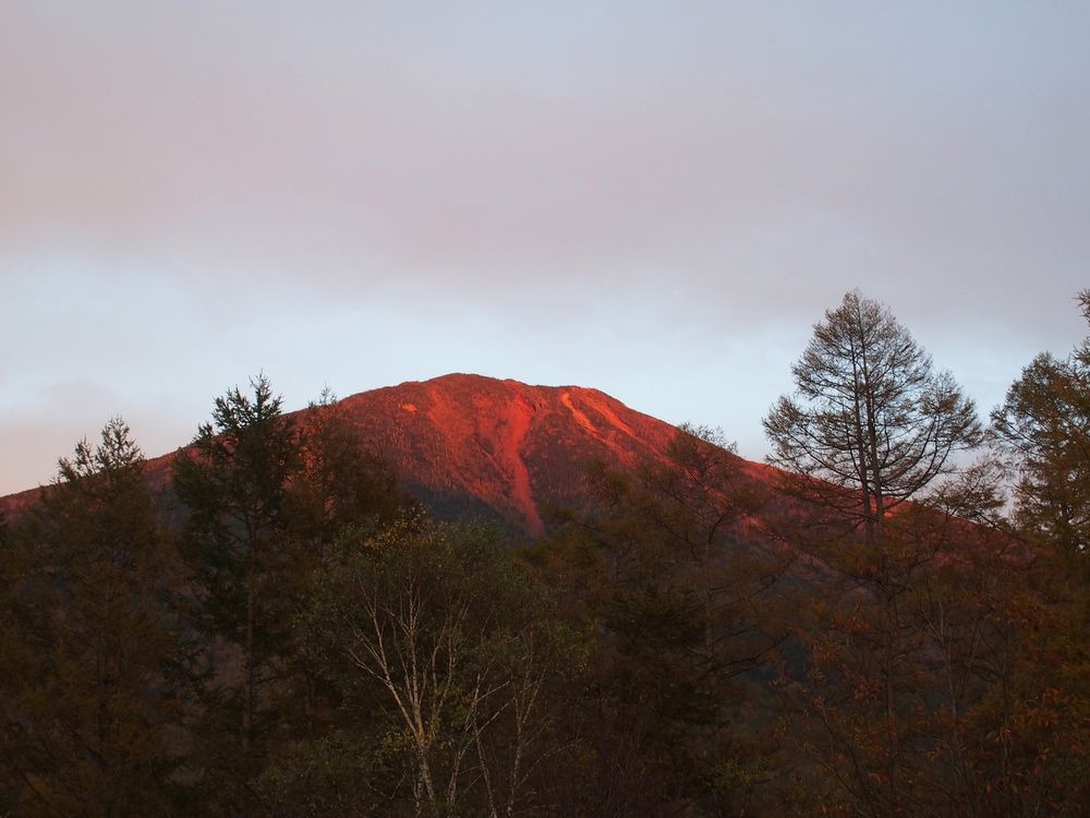 真っ赤に燃える男体山!_a0031821_2123617.jpg