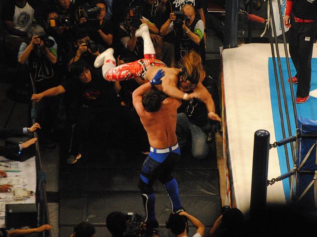 新日本プロレス「KING OF PRO-WRESTLING」@両国国技館_b0000829_1463211.jpg