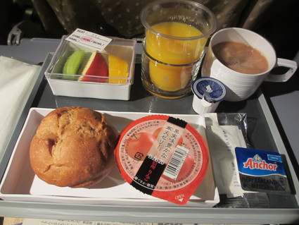 SQ635 機内食(羽田22:55発→Changi 5:00着)_c0212604_22222510.jpg