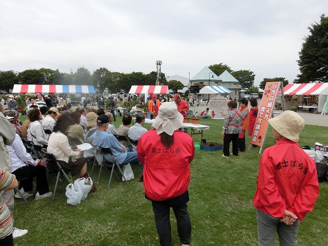 「スポーツの秋」、「…の秋」が始まった 「ハンドボール」と「花と緑」に囲まれて_f0141310_6385425.jpg