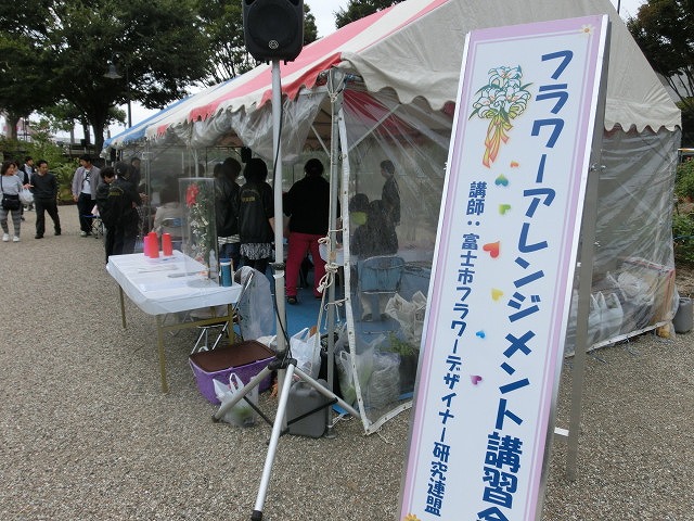「スポーツの秋」、「…の秋」が始まった 「ハンドボール」と「花と緑」に囲まれて_f0141310_6393131.jpg