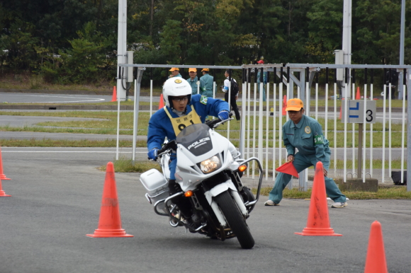 第４５回 全国白バイ安全運転競技大会 傾斜走行操縦競技_b0301412_00542439.jpg