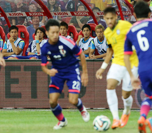 ザッツネイマールショー!「横綱サッカーvs十両サッカー」:日本人には「基本に忠実」しかない!_e0171614_818521.jpg