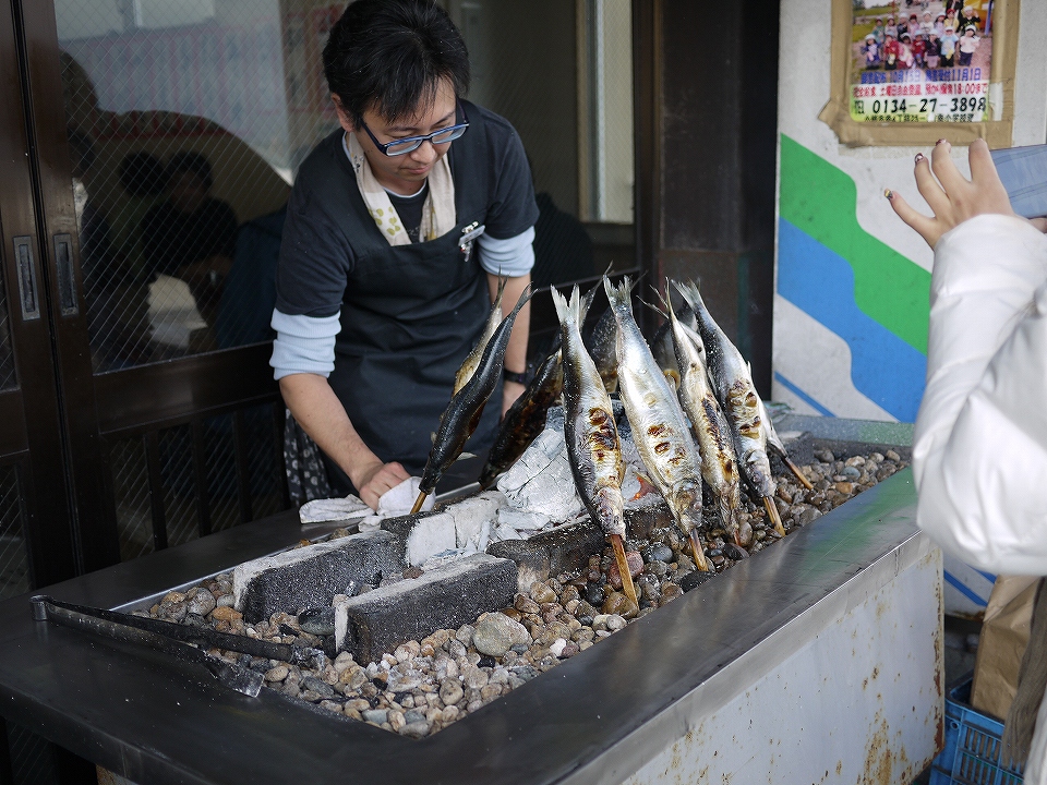 寂れた港町の繁盛店は、新鮮でボリューム満点！_c0231851_225866.jpg