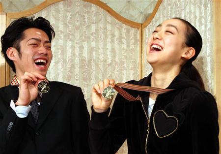 戦友 高橋大輔と浅田真央 氷上で輝いた日々を振り返る ぽわわわん 戦友 高橋大輔と浅田真央 氷上で輝いた日々を振り返る ぽわわわん