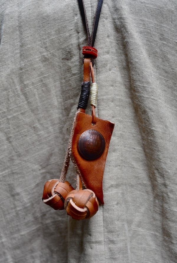 leather pendant_b0172633_2193524.jpg