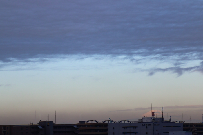 今朝の富士山、初冠雪です！_d0152261_1075895.jpg