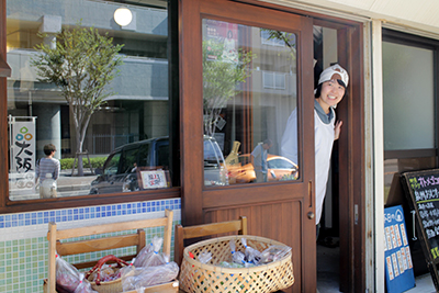 明日(18日)はオトメゴコロさんのおむすび販売日です_e0205196_15394272.jpg