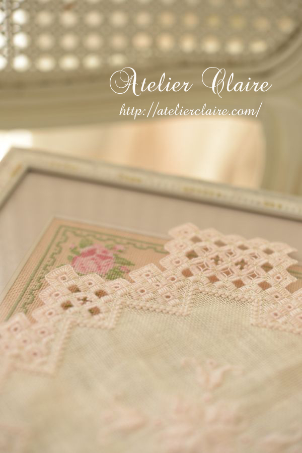 優しい色合いのハーダンガー刺繍_a0157409_08363601.jpg