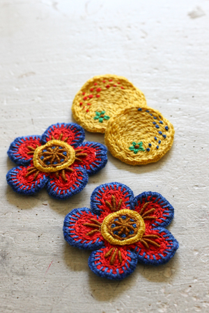 フェルト刺繍作品(闇夜の花)の制作過程~No18 ポケットの フェルト刺繍作品(闇夜の花)の制作過程~No18 ポケットの