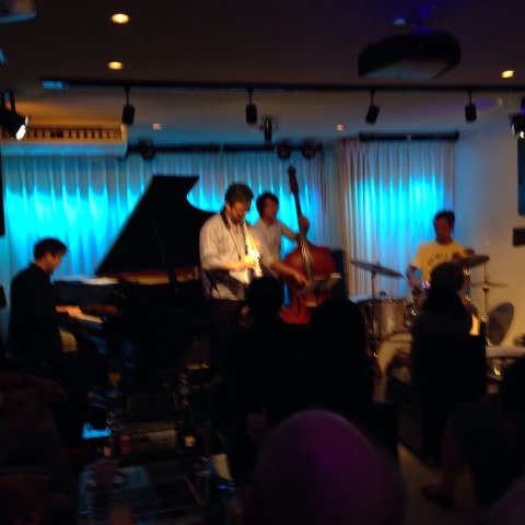 Jazzlive comin 広島 土曜日のライブ_b0115606_13495578.jpg