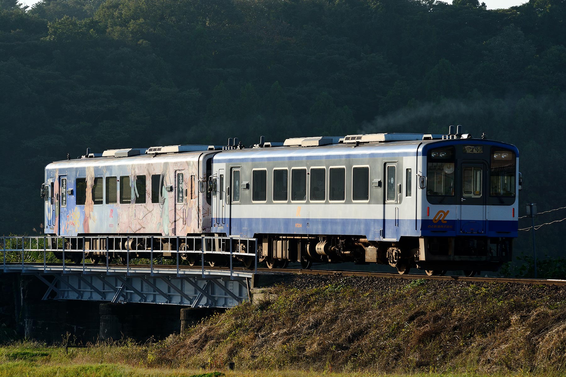 のと鉄道 NT200型 - 「花咲くいろはラッピング 1号車」 -_d0226909_18544663.jpg