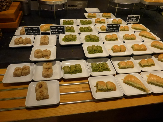 イスタンブールへ行く。⑪ ~機内食がイケてた話~_f0232060_22203150.jpg
