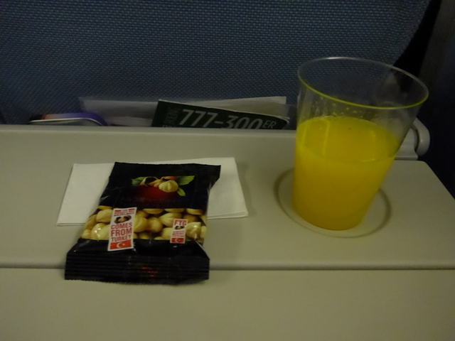 イスタンブールへ行く。⑪ ~機内食がイケてた話~_f0232060_22392824.jpg