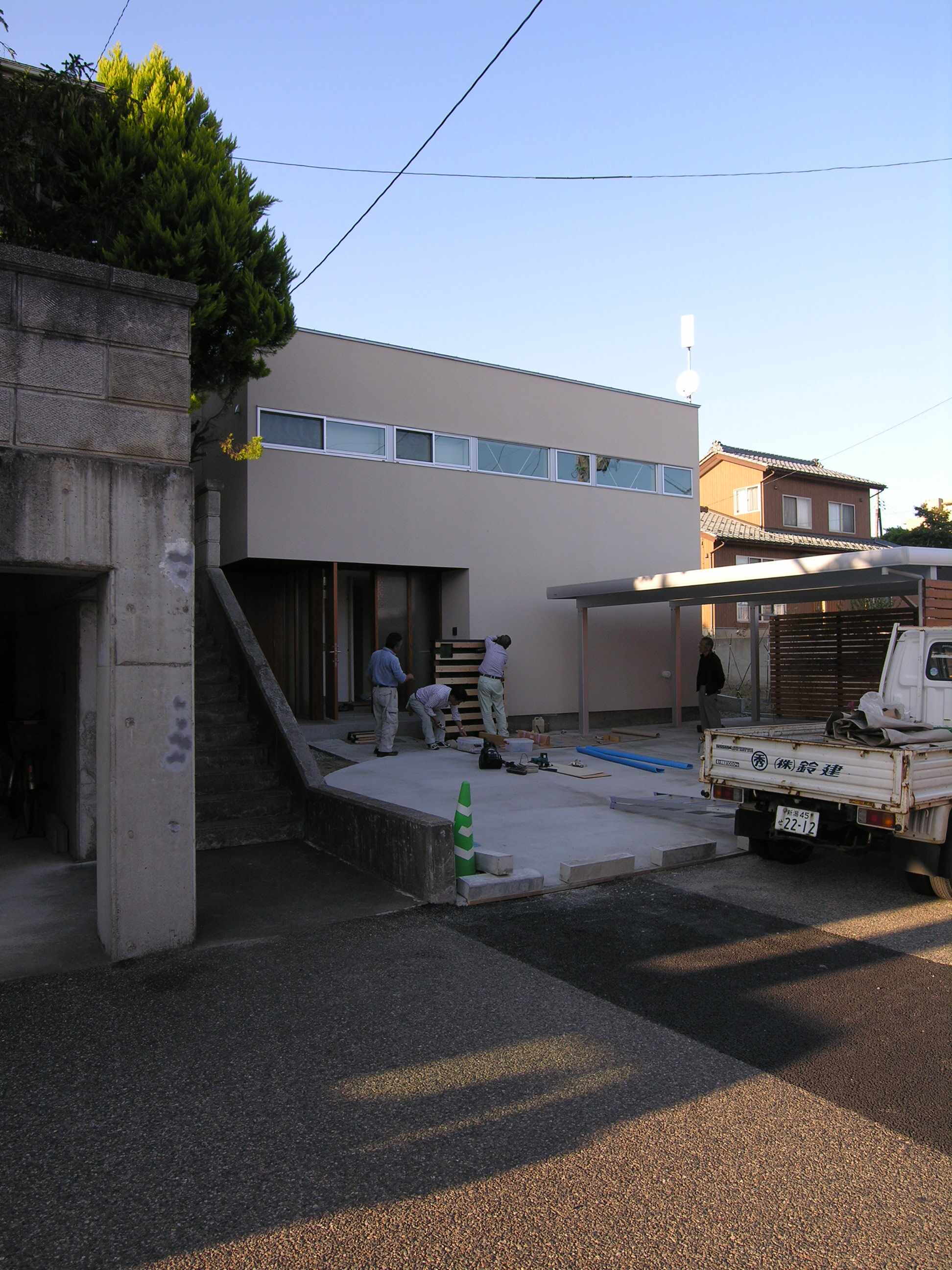 外構工事 傾斜地に建つコートハウス_b0349892_17533455.jpg