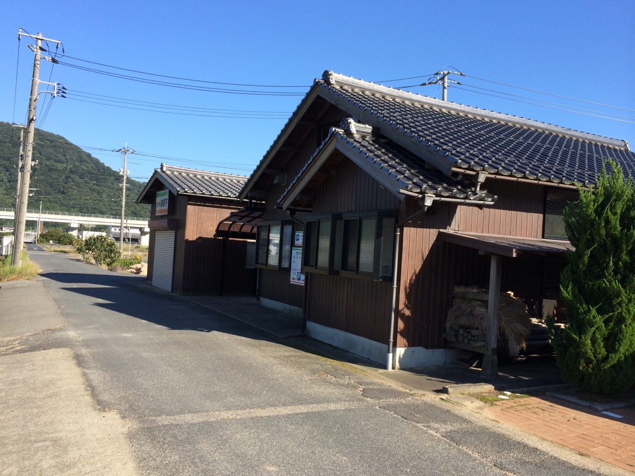 久々の とある田園亭  小柱とカラスミと水菜のペペロンチーノ・オリーブと桜えび ピザ_e0115904_08454357.jpg