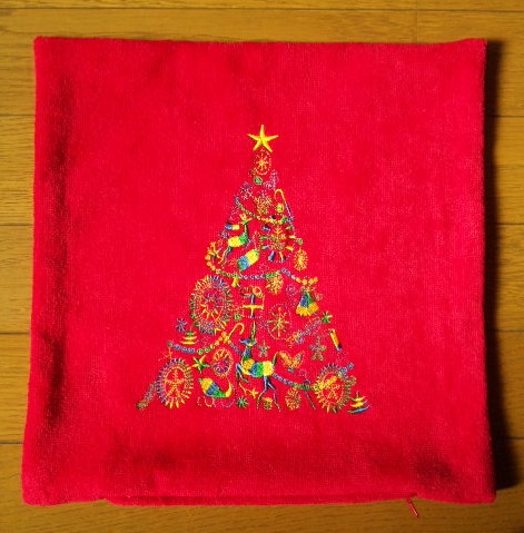 クリスマスツリー刺繍のクッションカバーを作りました ミシン刺繍オリジナルデータ制作 笑顔で手作り