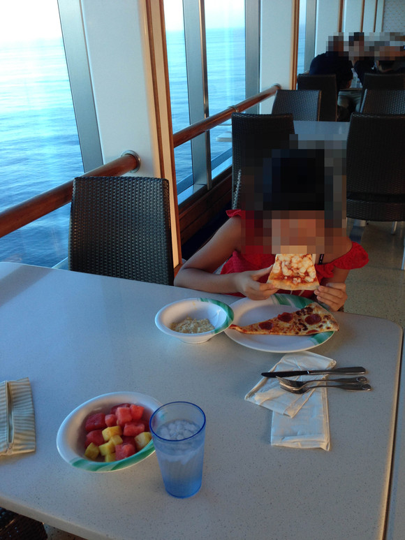 超！おススメ！プールサイドグルメ「PREGO」「TRIDENT GRILL」：ダイヤモンドプリンセス乗船記37_f0054556_2312720.jpg