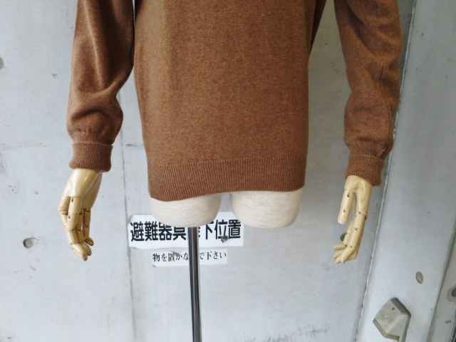 WILLIAM LOCKIE ・・・ V NECK SWEATER!★! 大人の上質加減を御堪能下さい♪_d0152280_10321588.jpg
