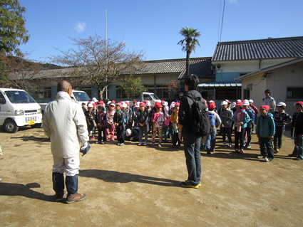 淡輪小学校２年生遠足「里山体験」　　in　　孝子の森　　　　by　　　(ナベサダ)_f0053885_20211893.jpg