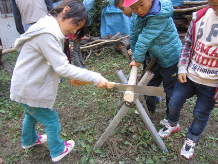 淡輪小学校２年生遠足「里山体験」　　in　　孝子の森　　　　by　　　(ナベサダ)_f0053885_20343952.jpg