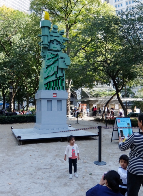 マディソン・スクエア・パークにレゴ・ブロック製の自由の女神像_b0007805_17423360.jpg