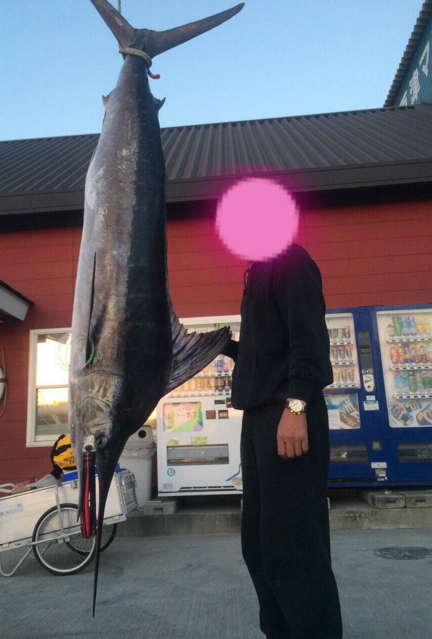 19日　三宅三本で　カジキ58㎏！！_f0009039_10084534.jpg