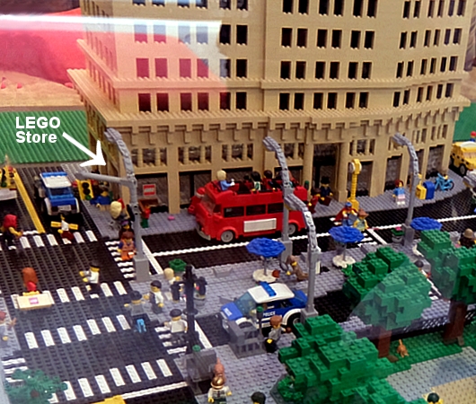 NYにオープンしたレゴ・ストア FLATIRON DISTRICT店　名物のジオラマも登場_b0007805_2194147.jpg