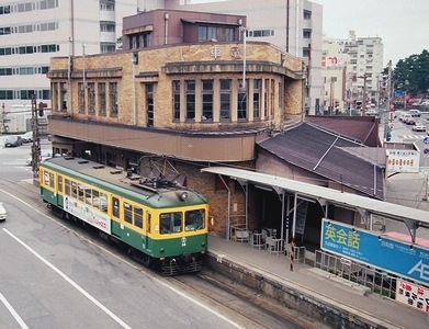 新潟交通 白山前駅_e0030537_1515915.jpg