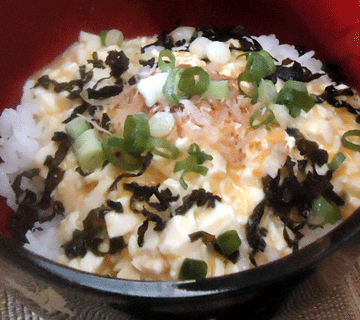 ◆おうちでランチ－178：【ザ・おやぢ丼。】しそわかめふりかけ豆腐丼_a0004802_2001734.gif