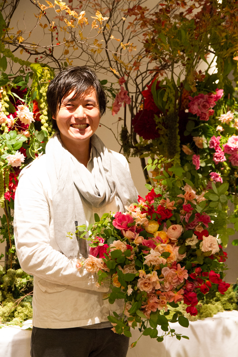 ”秋色の薔薇に包まれるフランス時間　小野寺衆　フラワーデモンストレーション　”_e0136511_2348577.jpg