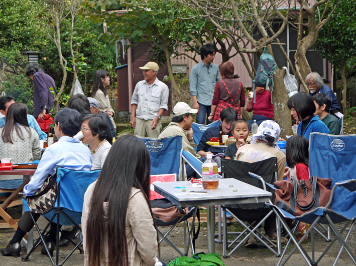 かっちゃんちの芋煮会に赤ちゃんから熟年まで参加10・２６_c0014967_1451226.jpg