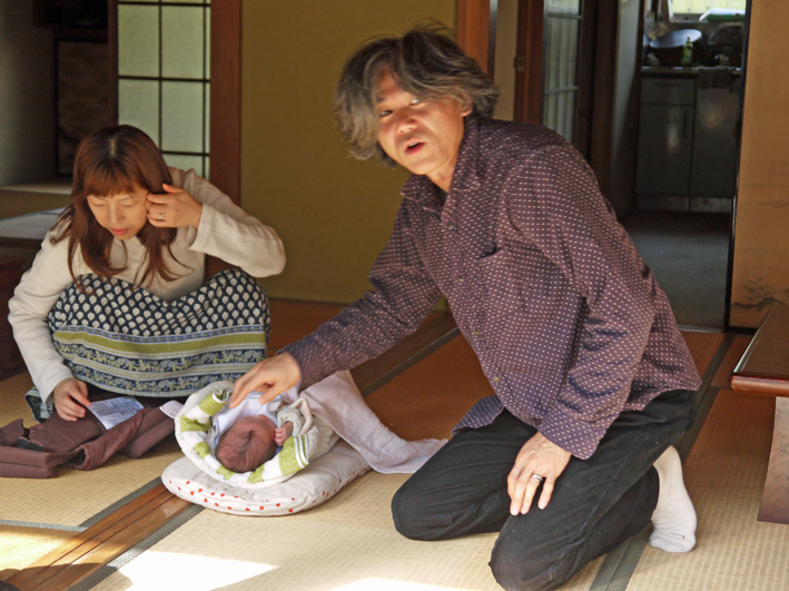 かっちゃんちの芋煮会に赤ちゃんから熟年まで参加10・２６_c0014967_14561936.jpg