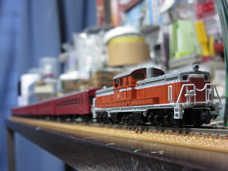 お届け物は赤いもの～「なつかしの磐西客レ」セットほか : 赤い電車は