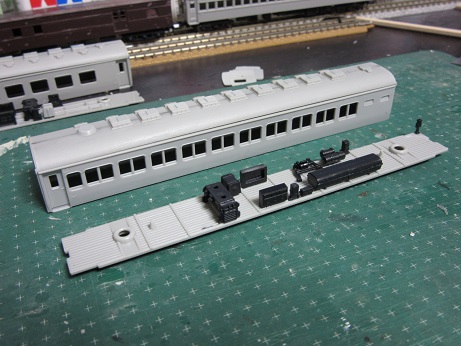 赤い電車は白い線