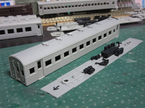 赤い電車は白い線