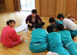 五泉市立愛宕中学校においてワークショップ「1/100の給料と私たちの生活」を行いました。_c0167632_16145960.jpg