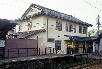 富山地方鉄道 岩峅寺駅_e0030537_034357.jpg