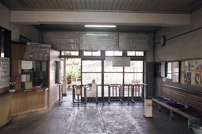 富山地方鉄道 岩峅寺駅_e0030537_041643.jpg