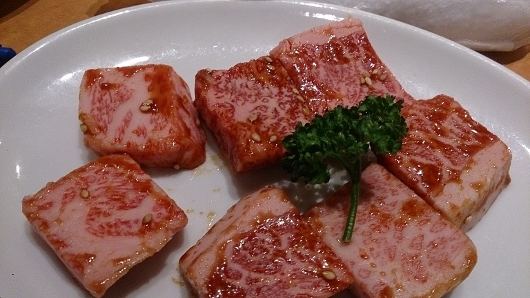 天下味 南国店で焼肉を楽しむ 腹一杯 裸のランチ