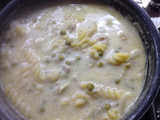 ツナとグリーンピースのチーズクリームパスタ_a0136671_72381.jpg