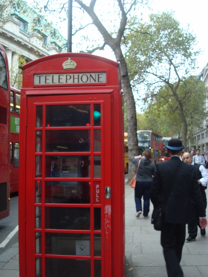 赤い電話ボックス 黒いwi Fiボックス ロンパラ London パラダイス 赤い電話ボックス 黒いwi Fiボックス ロンパラ London パラダイス