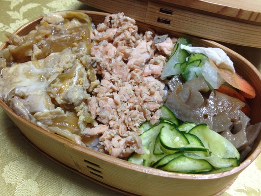 １０月３１日　親子丼弁当_b0044825_8284454.jpg