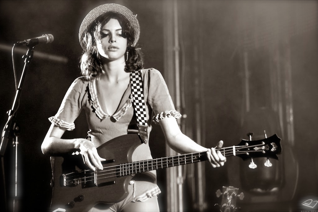 most beautiful and sexy bassist ever.. and_f0057849_2321215.jpg
