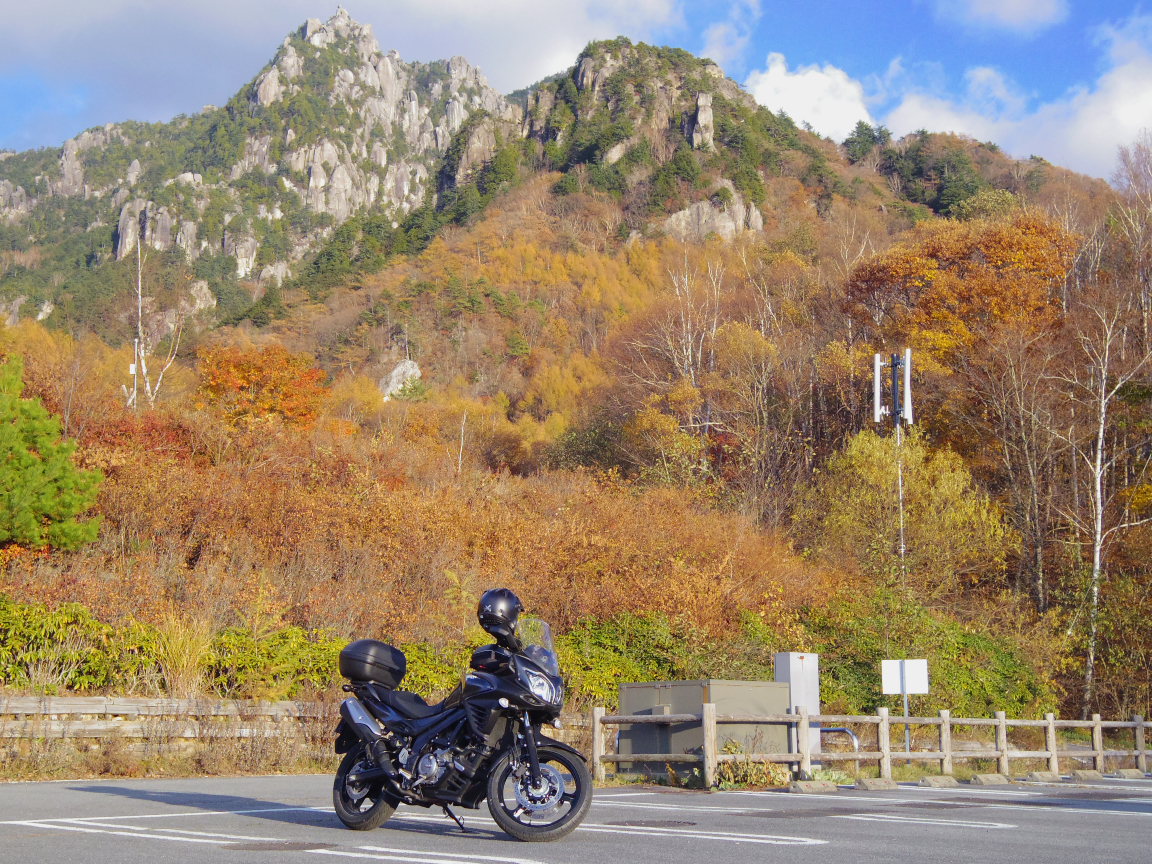 紅葉の八ヶ岳高原ラインと瑞牆山_f0300637_19013252.jpg