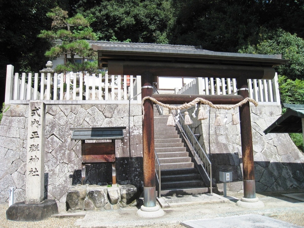 平群神社（へぐりじんじゃ、奈良県生駒郡）_d0287413_1823814.jpg